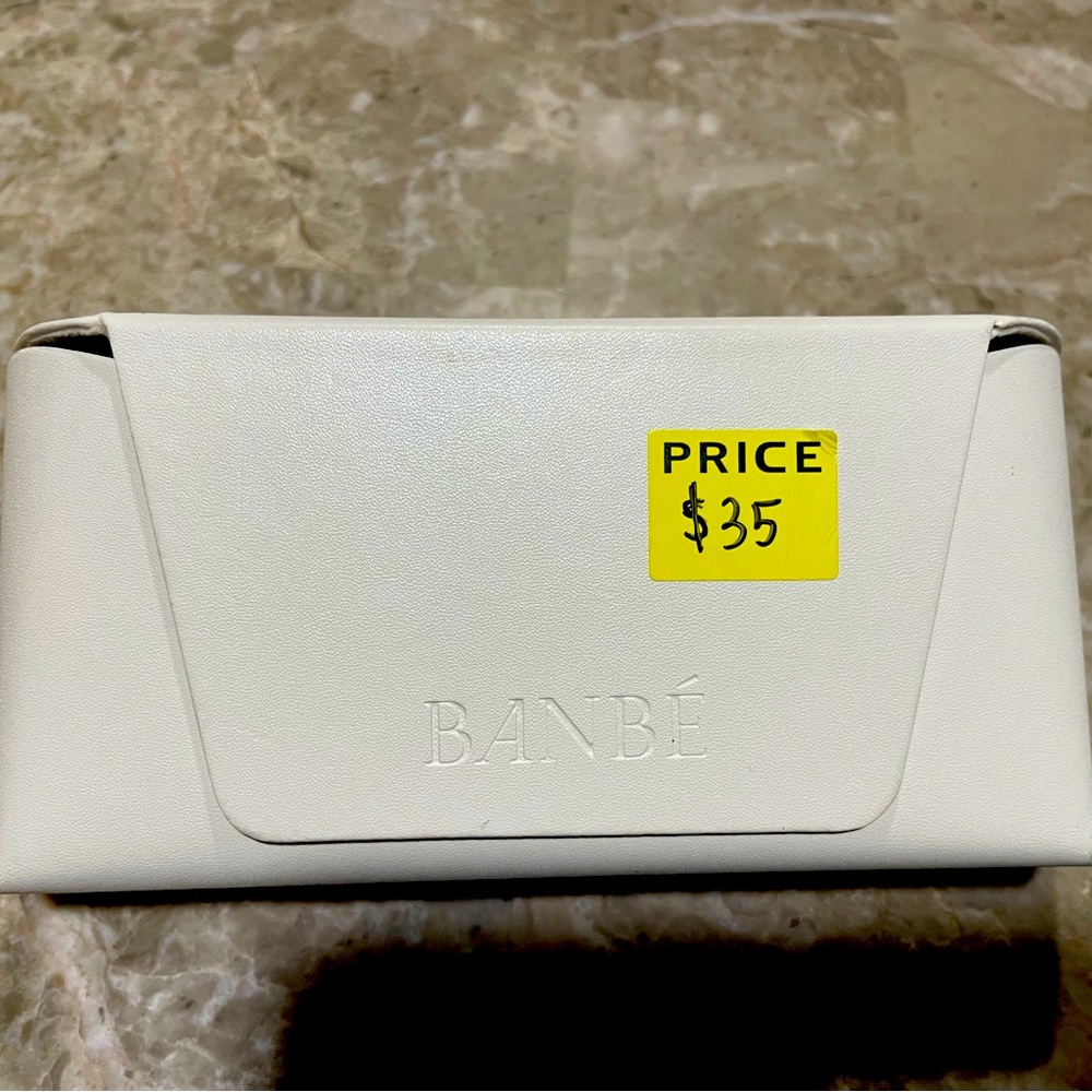 Banbe — Women sunglasses holder—EUC